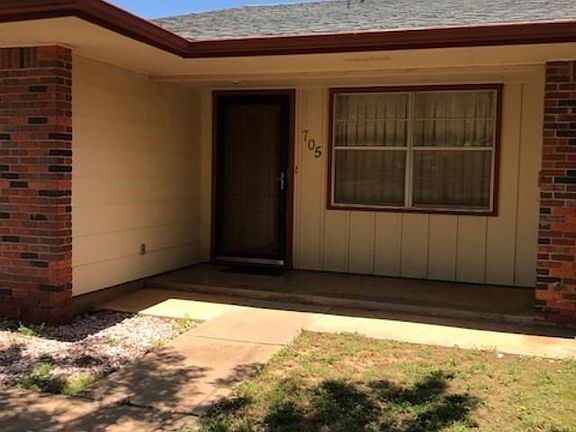 3rd image of 705 Hillcrest Dr