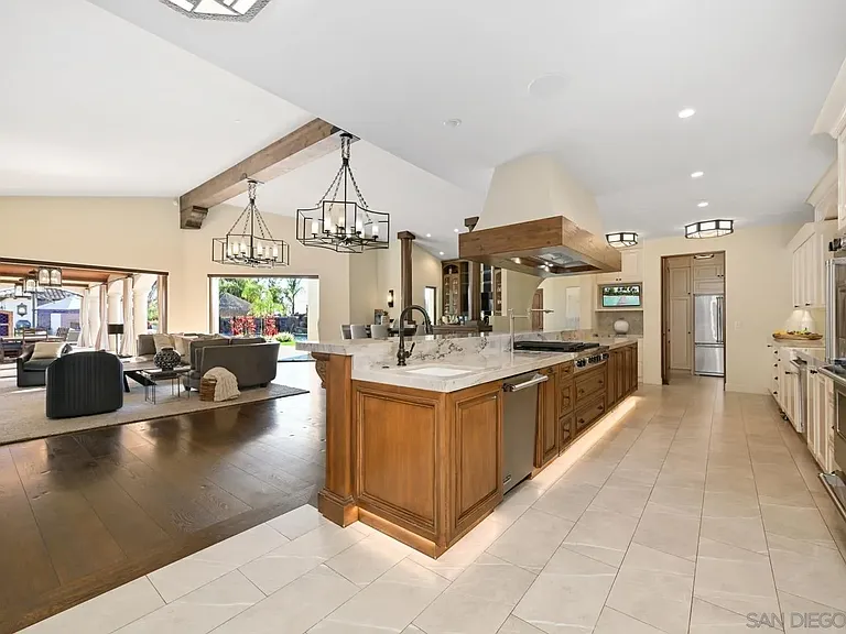 7031 Las Colinas — Photo 15