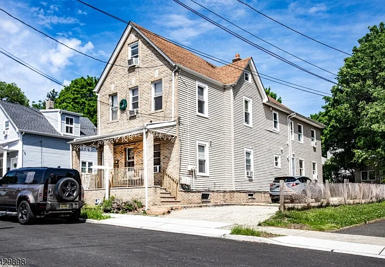 54 N 13th St — Photo 43