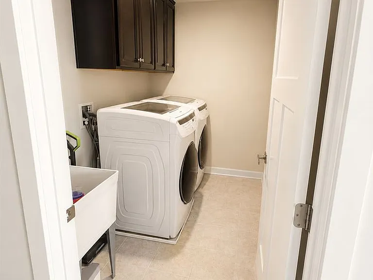 805 Llanelli Dr — Photo 33