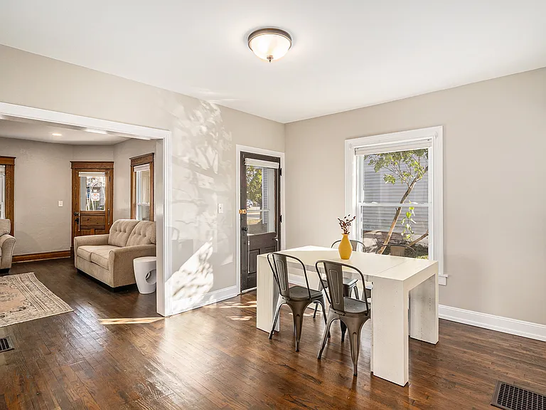 308 S Adelaide St — Photo 5