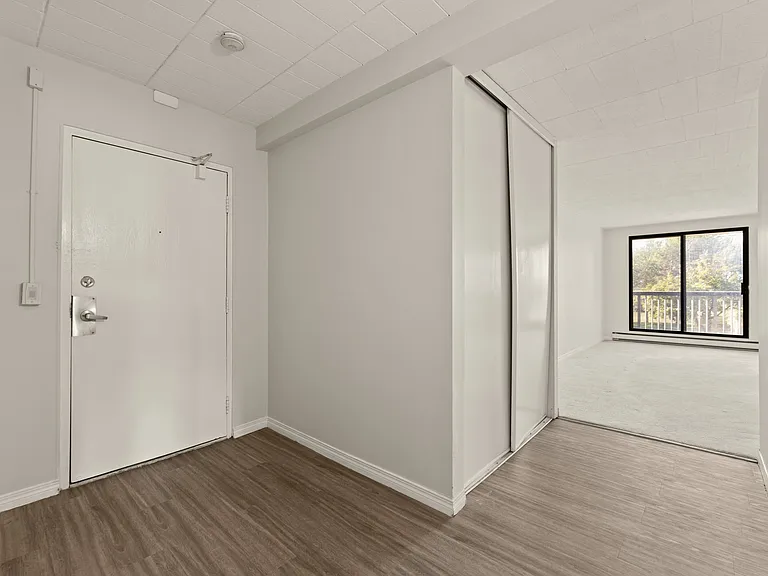 3165 Russell St — Photo 14