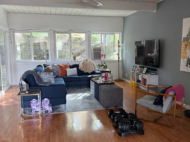 2180 Geary Rd #1 — Photo 2