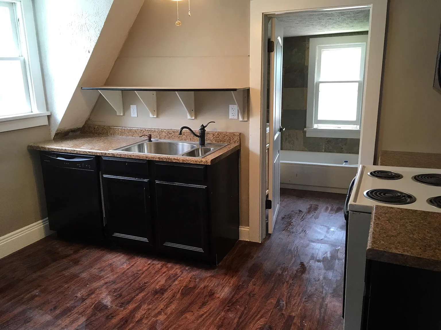 3 bed, 1000 sqft, $1,090 — Photo 1