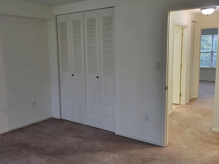 876 Salisbury Ct — Photo 11