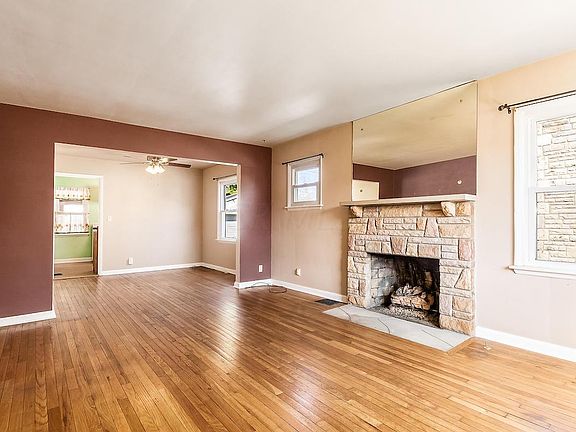4th image of 140 E Royal Forest Blvd
