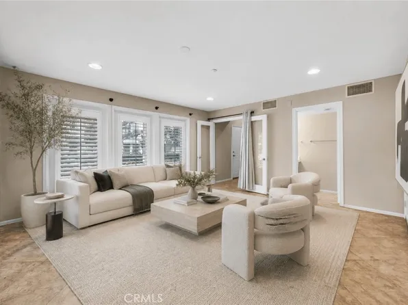 284 Tustin Field Dr, Tustin, CA 92782