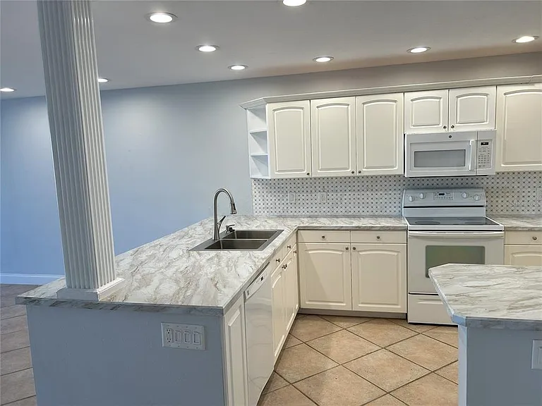 2775 Kipps Colony Dr S #304 — Photo 5