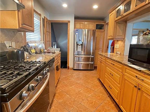 3rd image of 104-28 210th St
