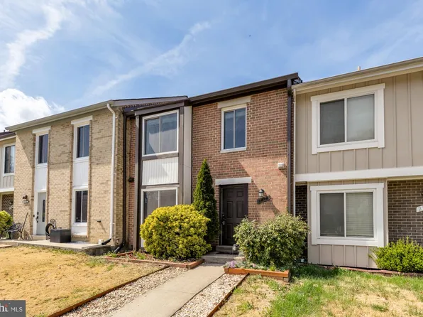 2810 Cambridge Dr, Woodbridge, VA 22192