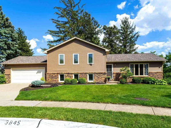 3845 Norwich Ct, Bettendorf, IA 52722