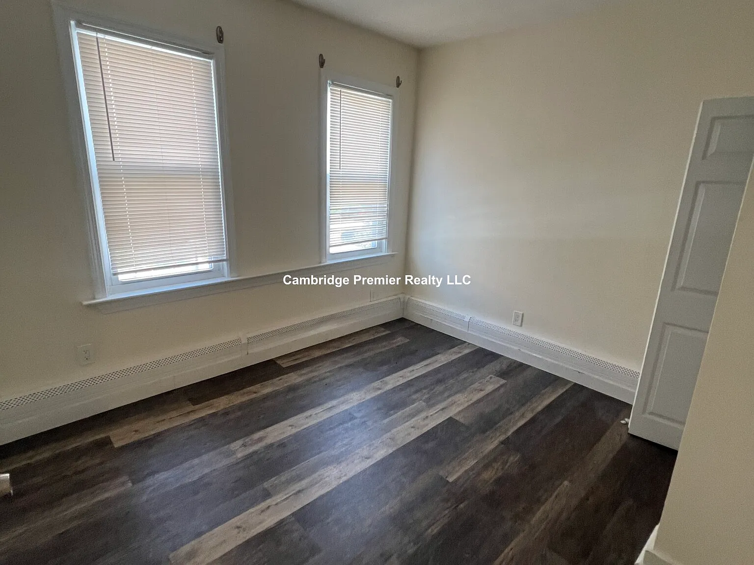 2 bed, 1.0 bath, 9999 sqft, $2,350 — Photo 2