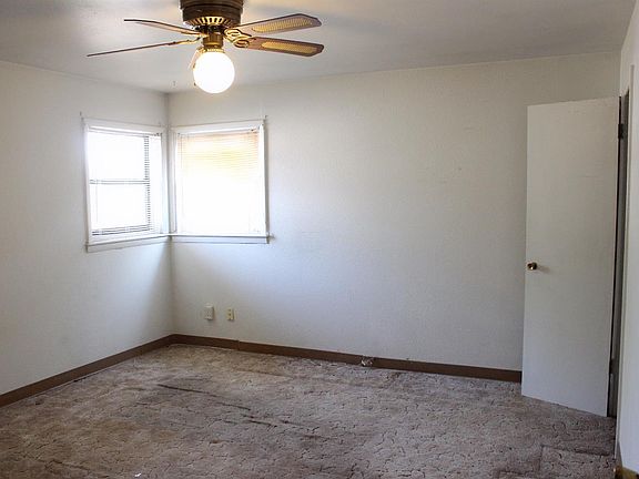 5th image of 3215 Erskine St