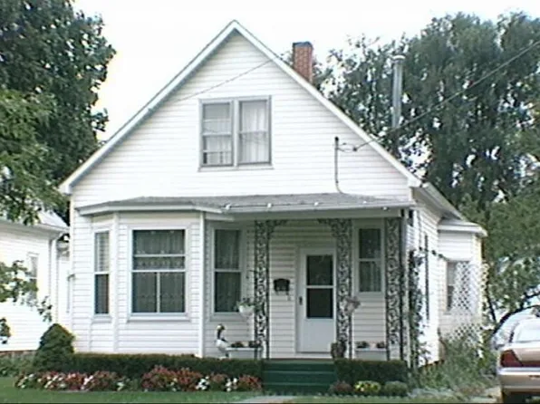 2805 S Marshall Ave, Mattoon, IL 61938
