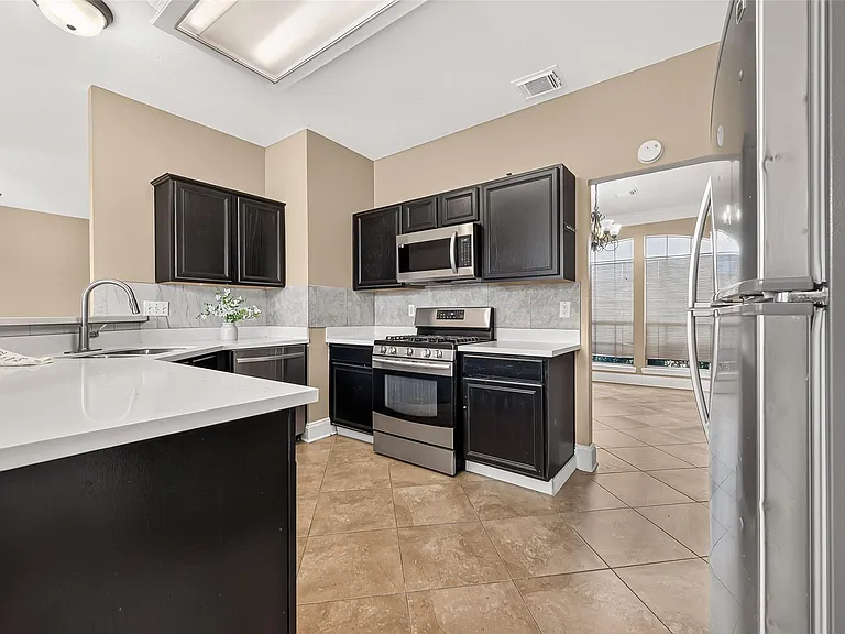 4011 Alexis Cir — Photo 15