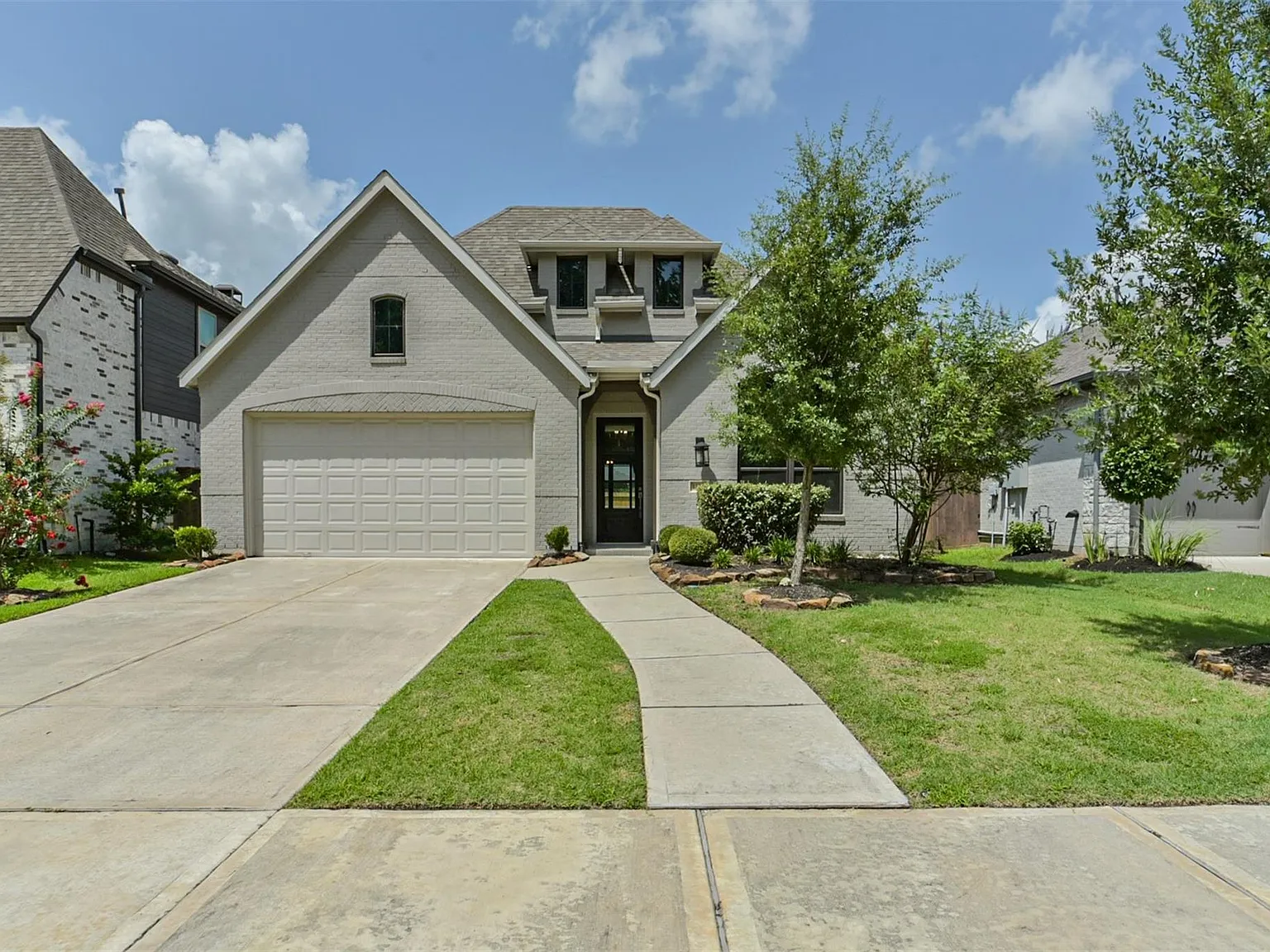 4 bed, 3.0 bath, 2330 sqft, $3,500 — Photo 2