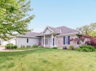 13535 Sunbury Rd, New Berlin, WI 53151