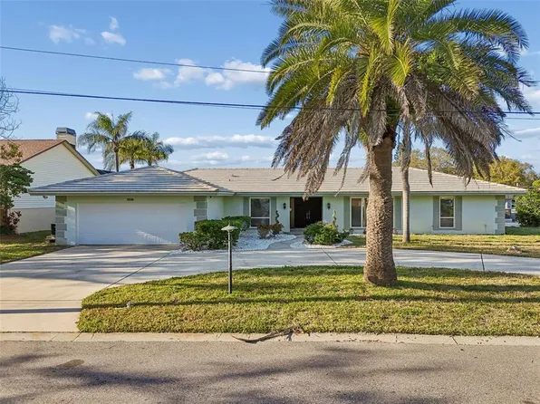 4415 Clearwater Harbor Dr N, Largo, FL 33770