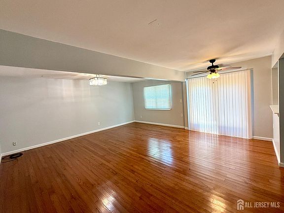 3rd image of 44 Drake Rd