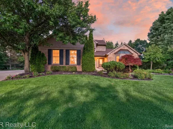 45411 Halston Ct, Novi, MI 48374