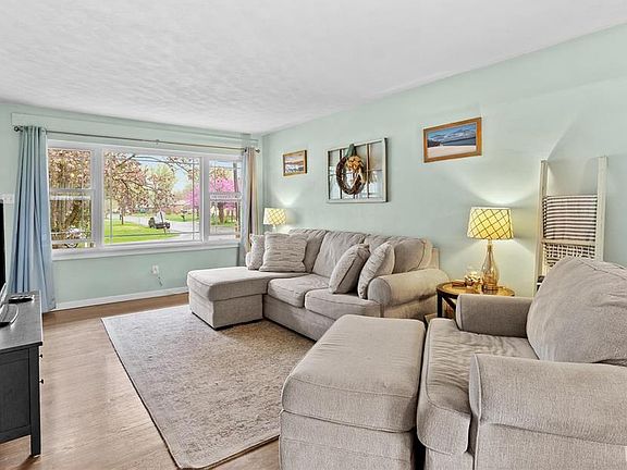5th image of 768 Oakwood Ave