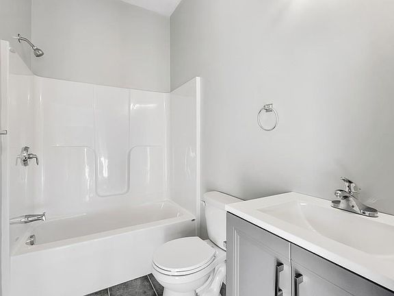 5th image of 160 Main St #1-12