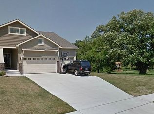 7405 Moonlight Dr, Johnston, IA 50131