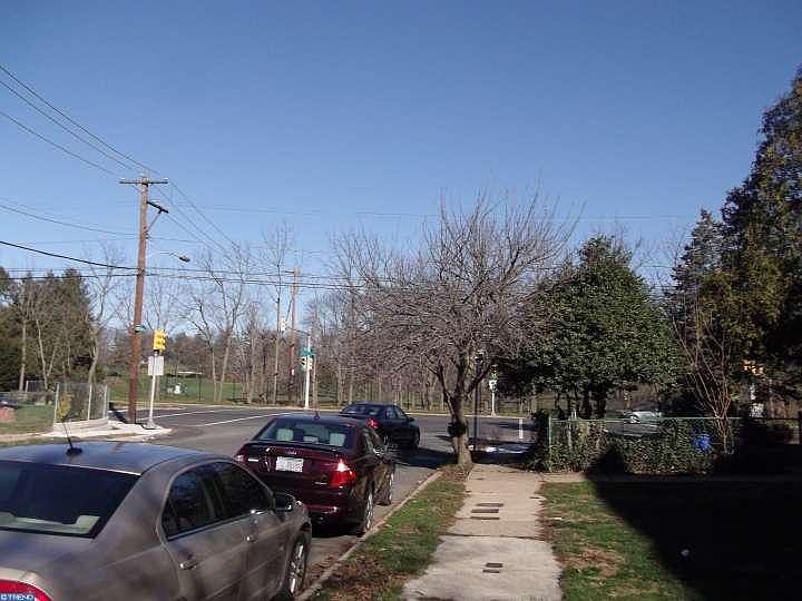 2nd image of 9527 Fordham Rd