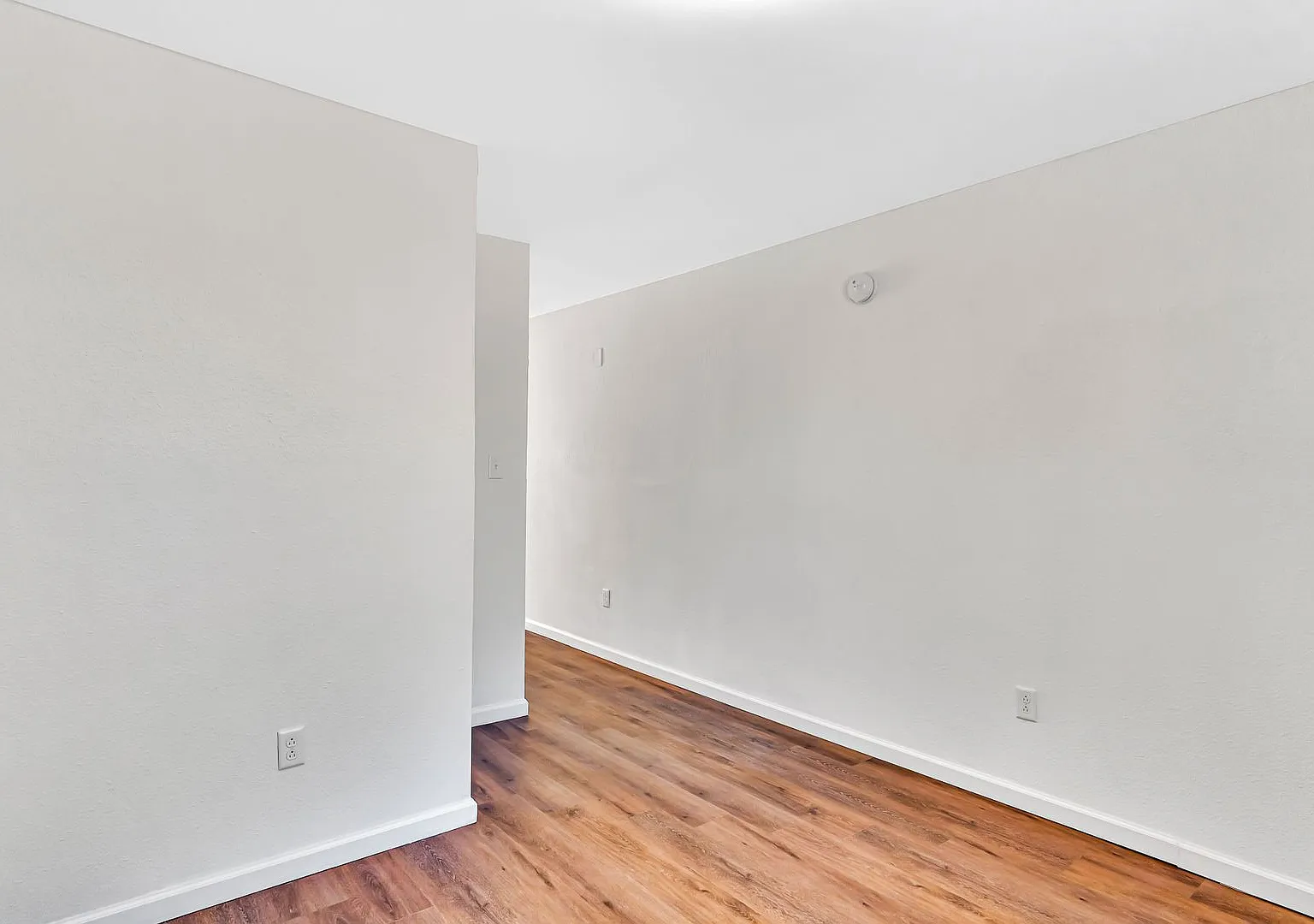 1 Bedroom Studio in Hollister, MO - All Utilities Included — Photo 3