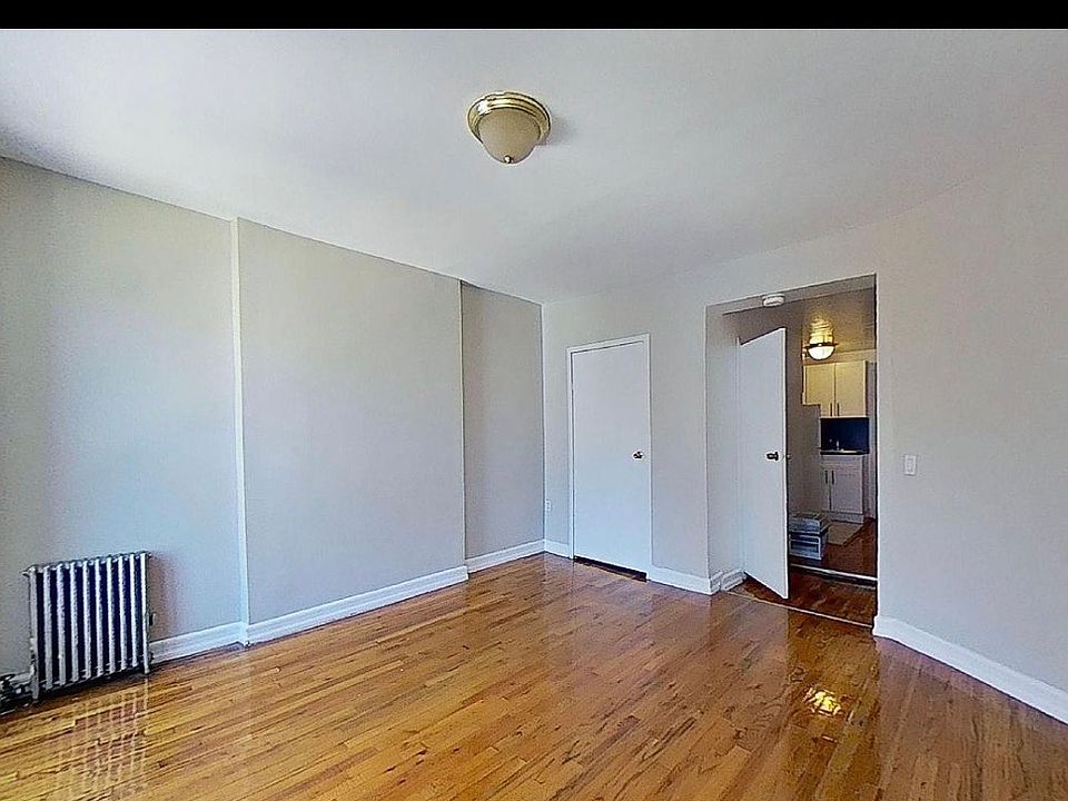 2nd image of 546 W 50th St APT 4RE