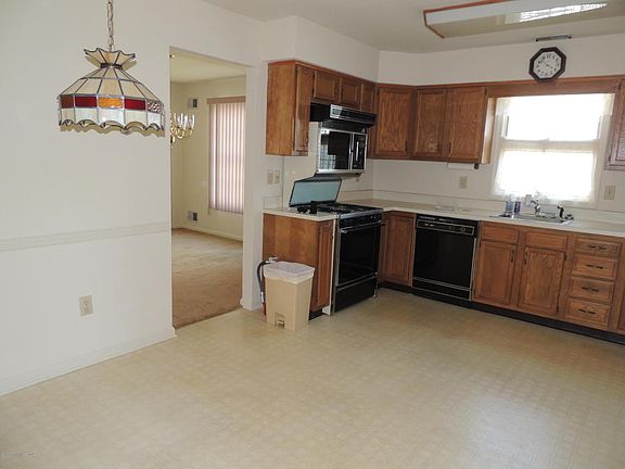 5th image of 1484 Essex Ct