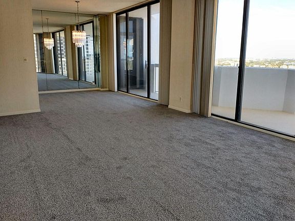 4th image of 123 Lakeshore #2042