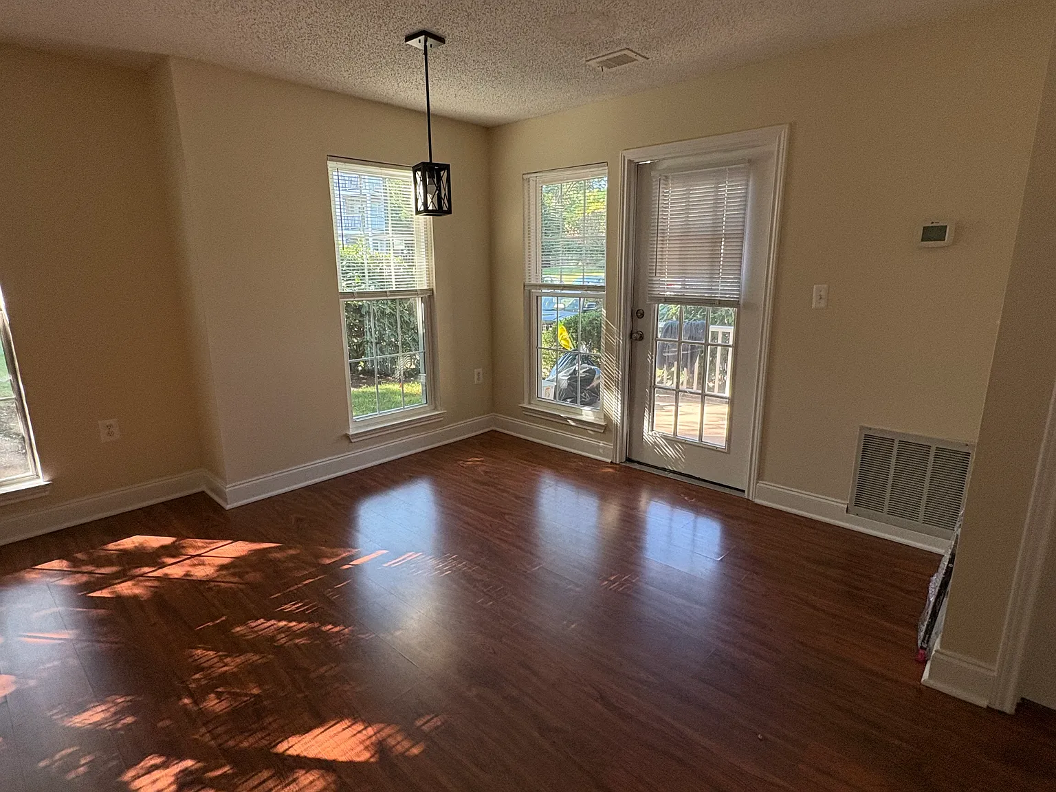 2 bed, 1019 sqft, $2,500 — Photo 1