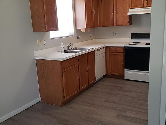2nd image of 410 Sapphire Dr