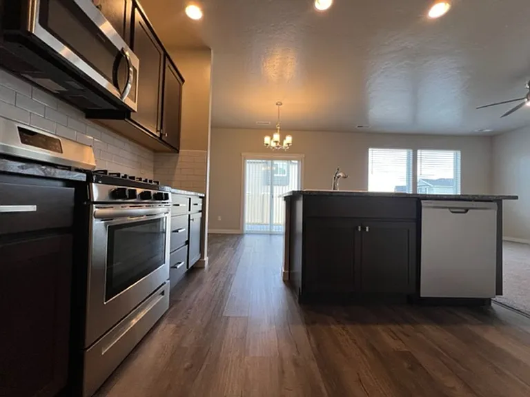 128 N Sevenoaks Ave — Photo 10