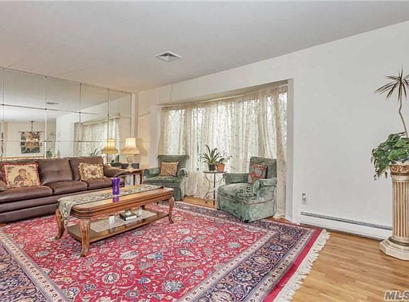 4th image of 31 Jeanette Dr