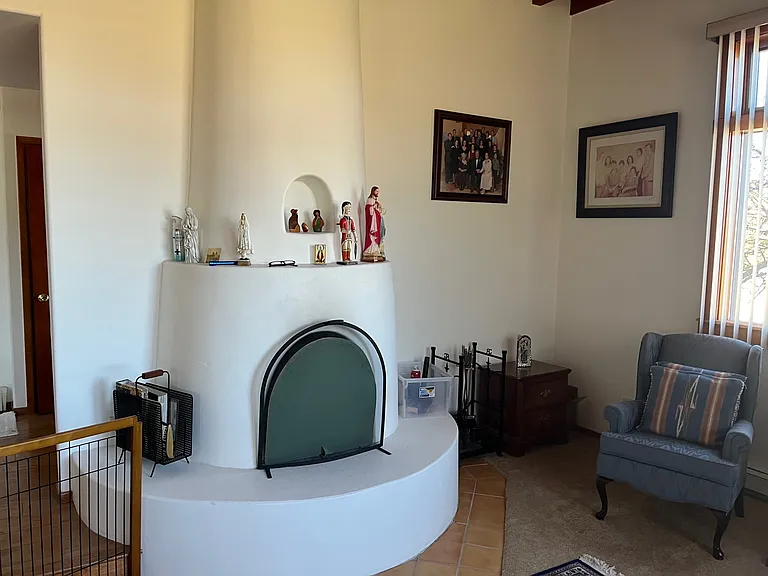 Living room Kiva fireplace