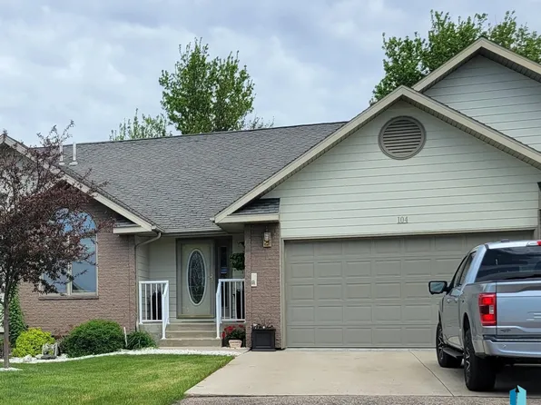 104 Lake Dr, Wentworth, SD 57075