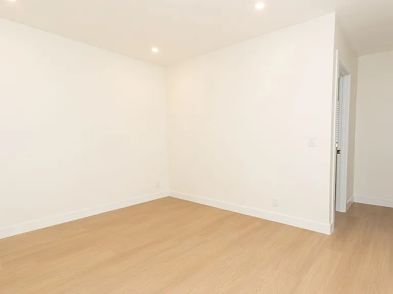 Remodeled 2 Bedroom/ 1 Bath Apartment Near Strand Beach in Oceanside! — Photo 13