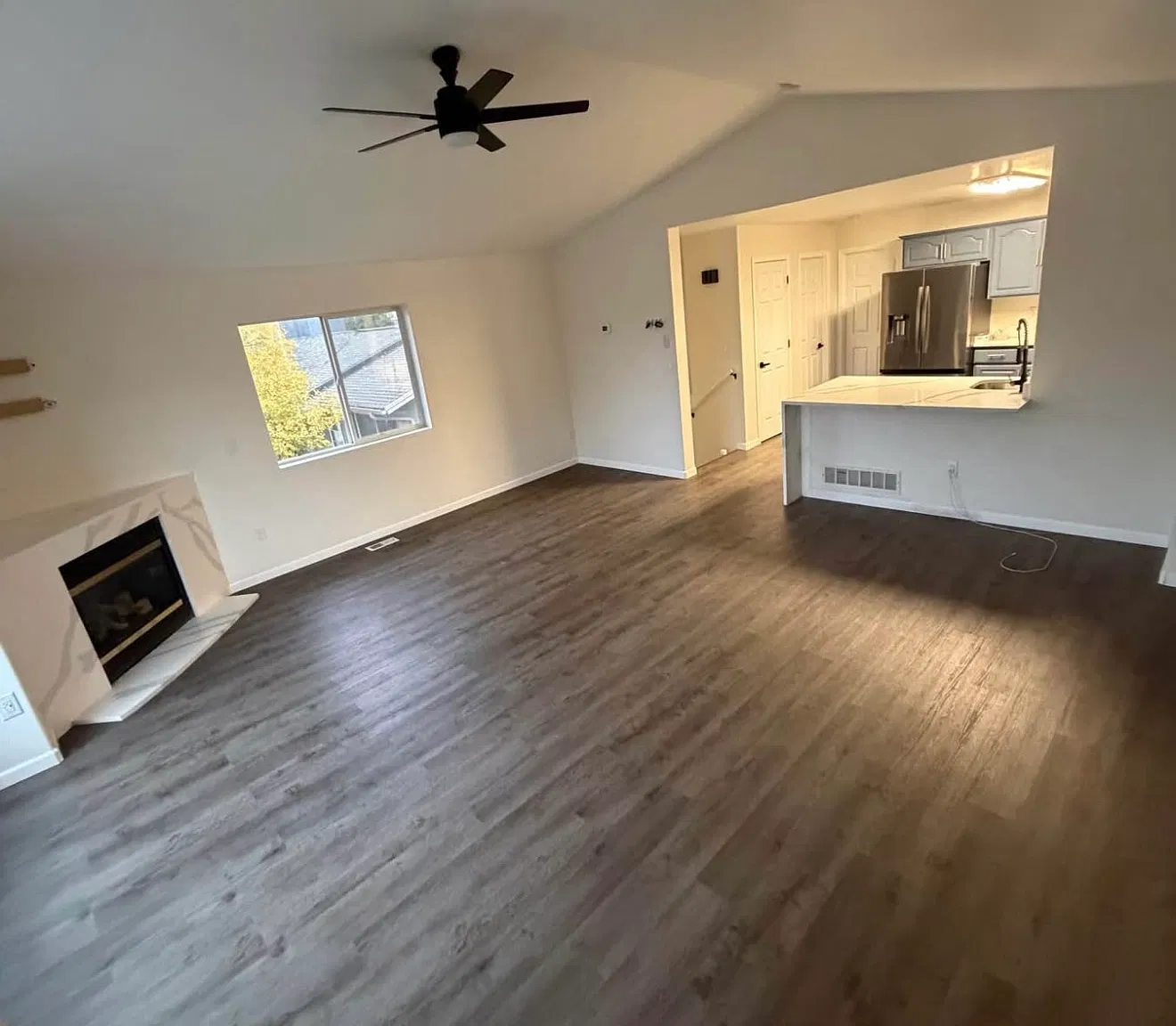 3 bed, 2.5 bath, 2904 sqft, $3,300 — Photo 4