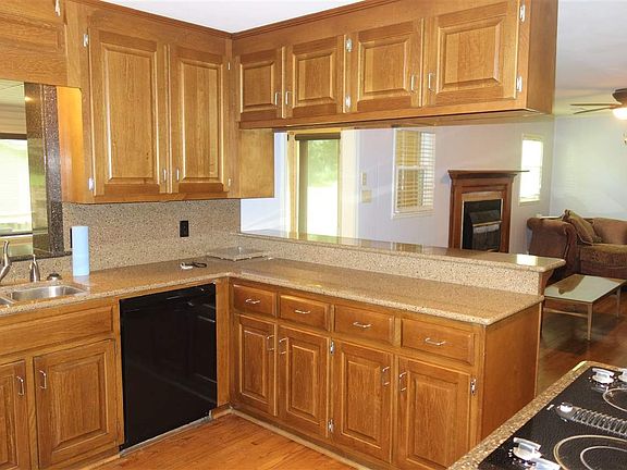5th image of 139 Rock Hill Dr