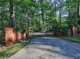 121 Wellington Dr, Matthews, NC 28104
