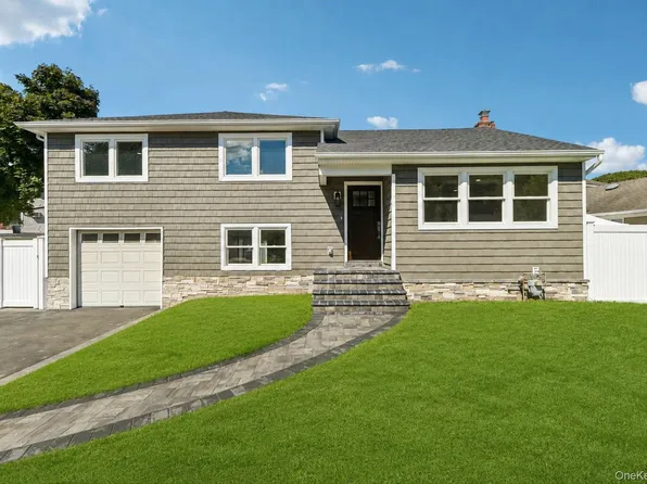 3176 Morgan Drive, Wantagh, NY 11793