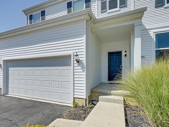3rd image of 946 Burtwood Ct