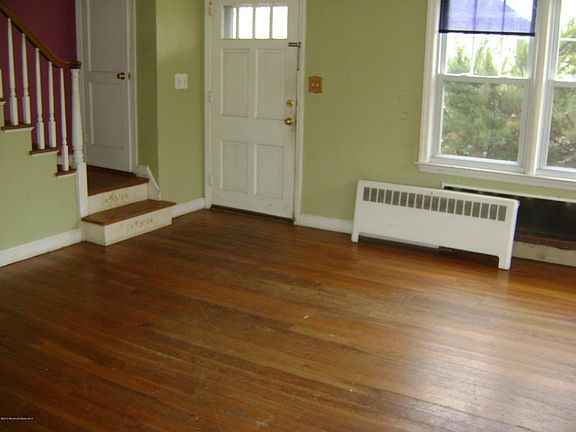 4th image of 655 Norwood Ave