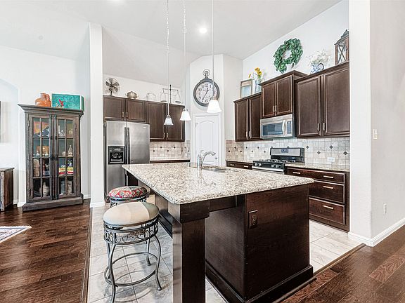 5th image of 3415 Sweetgum Ln