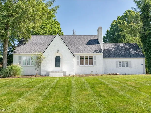 3437 Fulton Dr NW, Canton, OH 44718