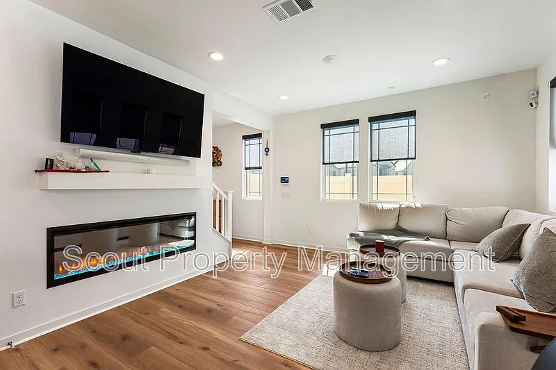 4 bed, 3.5 bath, 1850 sqft, $3,800 — Photo 4