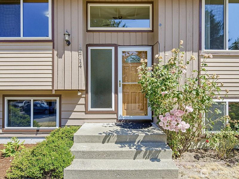 3rd image of 12714 SE 190th Place
