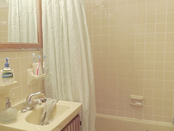 5th image of 3940 E Tremont Ave #1